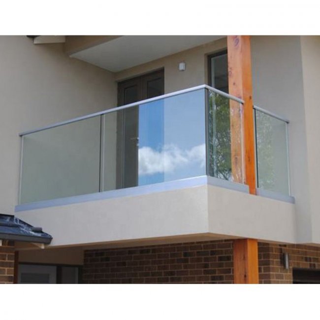 Возможности стеклянных балконных ограждений